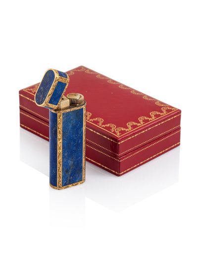 null CARTIER Paris 

18K (750) gold and lapis lazuli lighter. 

Signed. Numbered.

In...