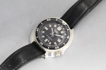 null 
SEIKO 

Montre bracelet de plongée en acier. 

Boitier tonneau, couronne excentrée,...