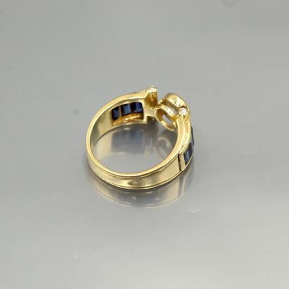 null 18K (750) yellow gold ring set with a brilliant-cut diamond in a closed setting,...