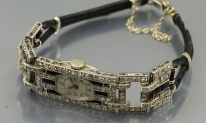 null Montre bracelet de dame en platine, or gris 18K (750) et onyx, sertie de diamants...
