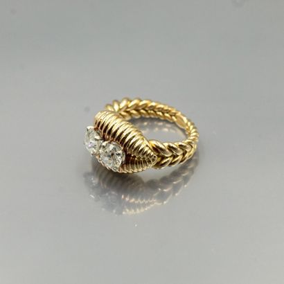 null 18K (750) yellow gold ring on a chevronné and guilloche setting holding two...