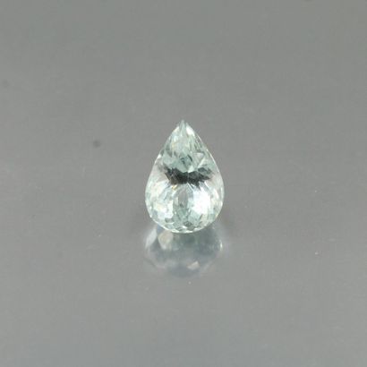 null Pear aquamarine on paper. 

Weight : 7.64 cts.
