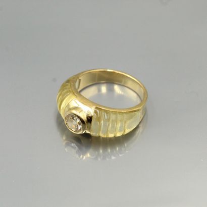 null An 18K (750) yellow gold ring set with a half-cut diamond and a gadroon-cut...