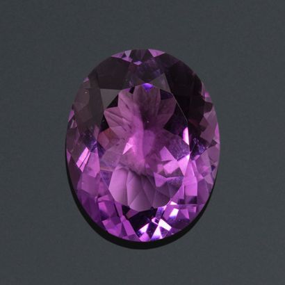 null Oval amethyst on paper. 

Weight : 18.45 cts.