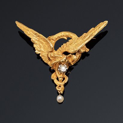 null An 18K (750) yellow gold brooch depicting a chimera holding an old-cut diamond...