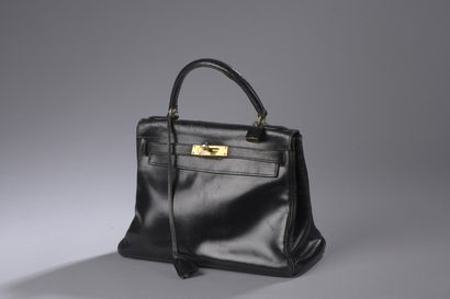 null HERMES Paris



Kelly Retourné" bag 28cm in black box, gold finish fasteners...