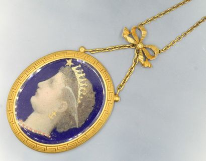 null 18K (750) yellow gold necklace with a painted miniature on a blue background...