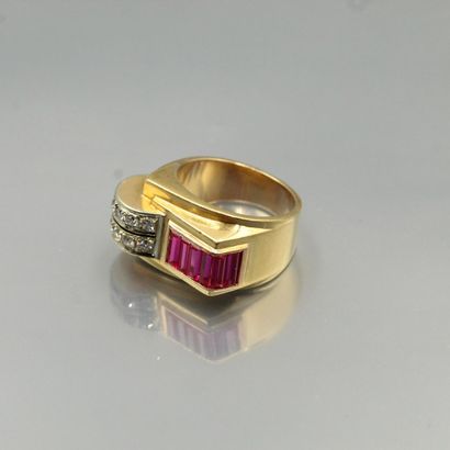 null 18K (750) yellow gold tank ring with two lines of diamonds and imitation red...