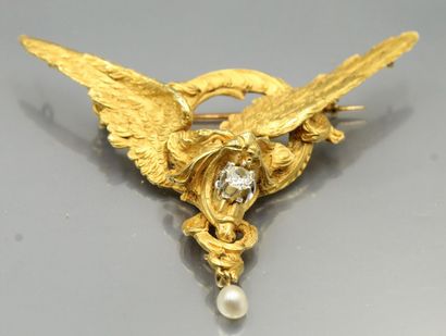 null An 18K (750) yellow gold brooch depicting a chimera holding an old-cut diamond...