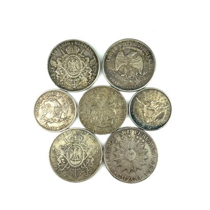 AMERICAS 
Lot of seven silver coins: 
- United...