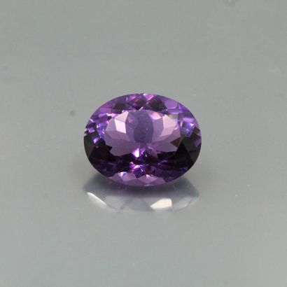 null Oval amethyst on paper. 

Weight : 18.45 cts.