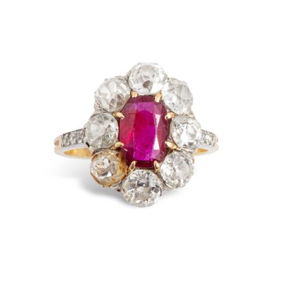 null 18K (750) yellow gold and platinum daisy ring set with an oval ruby surrounded...