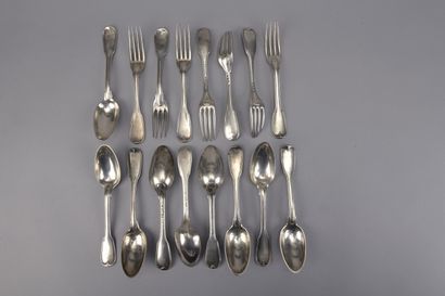 null Seven forks and nine spoons in silver, filets model, different dates and silversmiths

Paris,...