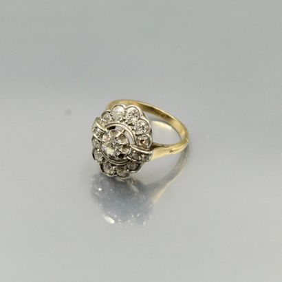 null 18K (750) yellow gold and platinum daisy ring set with old cut diamonds.

Owl...