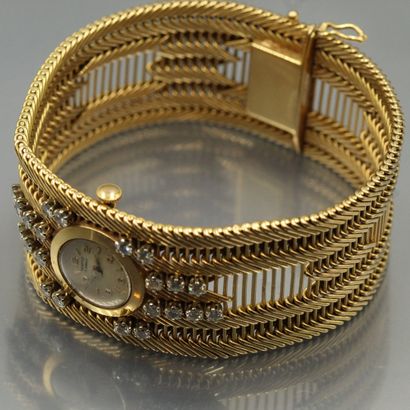 null ANONYMOUS 

Ladies' cuff watch in 18k (750) gold. Round case, back with snap...