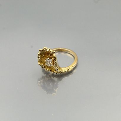 null An 18K (750) yellow gold ring in the shape of a petal set with an old cut diamond.

Hallmarked...