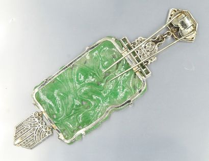 null 18K (750) white gold and platinum art deco clip made of a rectangular jade jadeite...