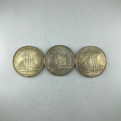 null BELGIQUE - Leopold III 

Lot de trois monnaies de 50 francs en argent Exposition...
