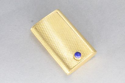 null 
VAN CLEEF & ARPELS

Cendrier de poche en or jaune 18K (750) guilloché de forme...