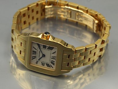 null CARTIER

Santos

Ref. 2702 

No. 286438CE

Ladies' wristwatch in 18k (750) gold....