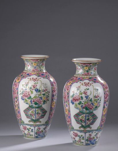 CHINE - Moderne 
Paire de vases balustres...