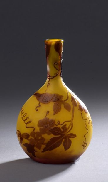 null ETABLISSEMENTS GALLE (1904-1936) 

Vase ovoïde conique à corps aplati et col...