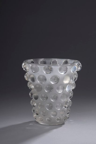 null René LALIQUE (1860-1945) 

Bammako" vase (model created in 1934). Proof in white...