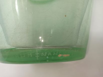  DAUM - NANCY 
Important vase conique à col renflé. Épreuve en cristal vert clair....