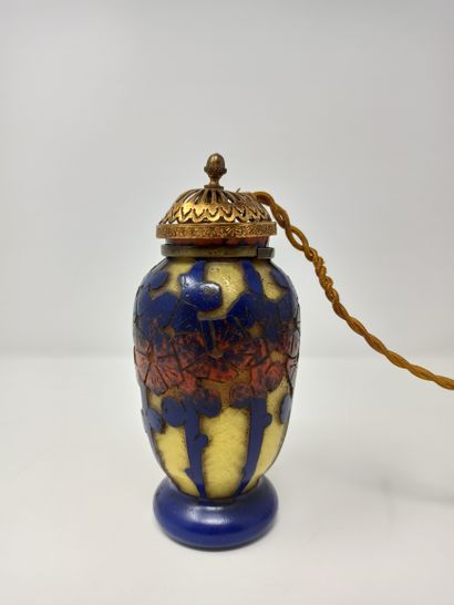 FRENCH GLASS 

Vase with ovoid body on swollen...