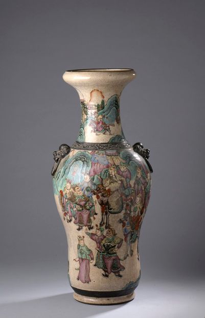 null CHINA, Nanjing - Late 19th century

A large baluster vase with a flared neck...