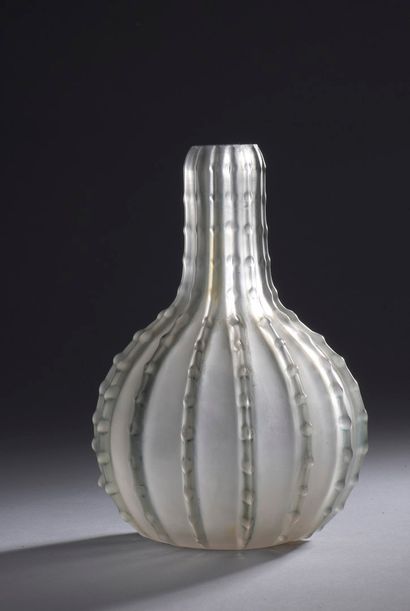 René LALIQUE (1860-1945) 

Vase 