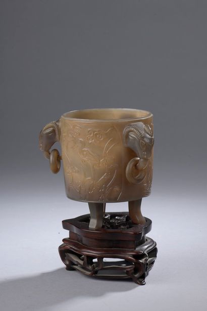 CHINA - 20th century 
An agate tripod bowl...