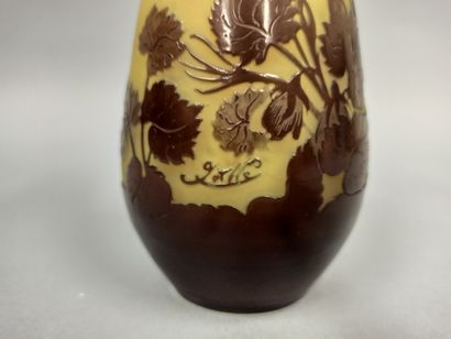 null ETABLISSEMENTS GALLE (1904-1936) 

Vase conique à col conique. Épreuve en verre...