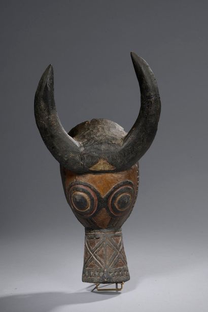 BURKINA FASO

Mossi buffalo mask 

H. 41...