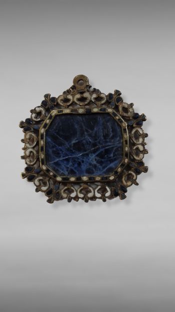 Small frame with openwork and enamelled brass...