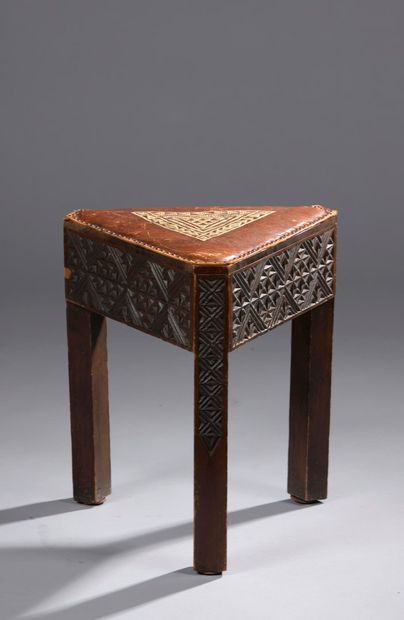 Tripod stool

Tripod wooden base carved with...