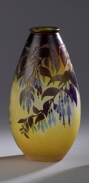  ETABLISSEMENTS GALLE (1904-1936) 
Vase ovoïde à petit col ourlé. Épreuve en verre...