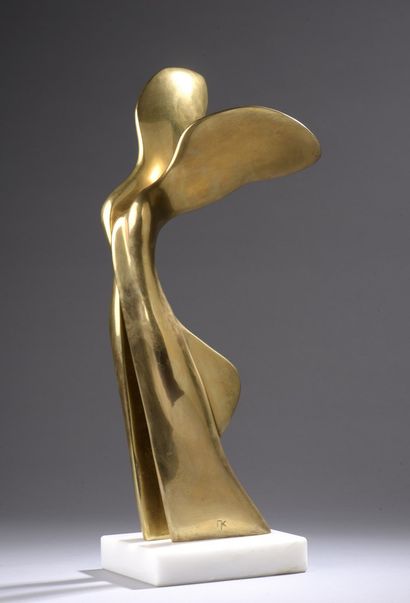  KOUGIOUMTZIS Pavlos, né en 1945 
L’envol 
bronze à patine dorée sur socle en marbre...