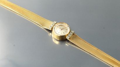 null Montre bracelet de dame en or jaune 18k (750), boîtier rond épaulé de quatre...