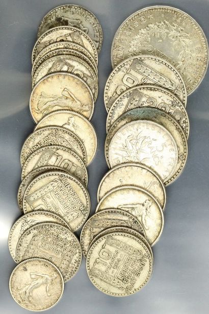 Ensemble de pièces en argent :

- 50 francs...