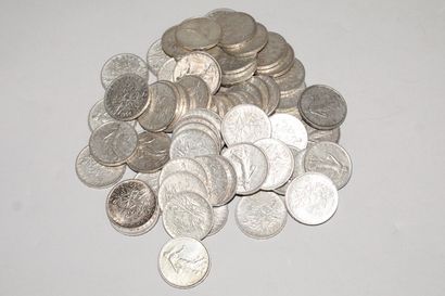 null Lot of 5 francs silver coins.

Weight : 836.68 g.