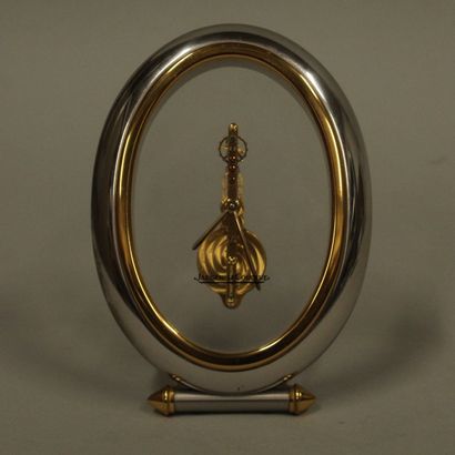 null JAEGER-LECOULTRE

Pendulette ovale en métal chromé et doré.

Cadran signé JAEGER-LECOULTRE.

(La...