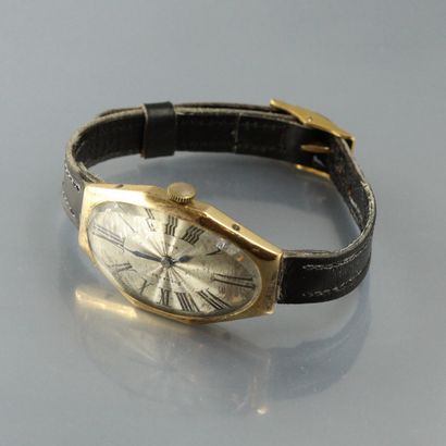 null Montre bracelet, boîtier octogonale en or jaune 18k(750), cadran guilloché à

fond...