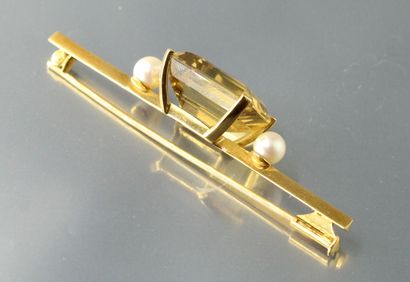 null Pendentif en or jaune 18k (750) orné d'une citrine épaulé d'une perle de part...