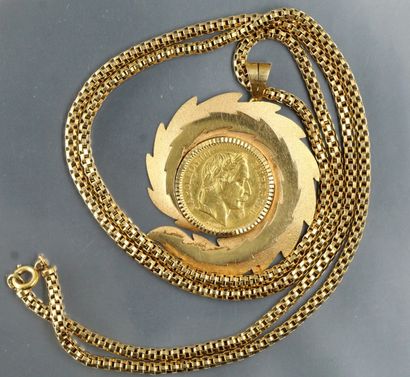 null 
Chaîne en or 18k (750) à maille vénitienne accompagnée d'un pendentif en or...