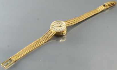null LIP

Montre bracelet de dame en or jaune 18k (750) à maille serpent, boîte ronde,...
