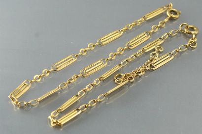 null Lot de deux bracelets en or jaune 18k (750) à maille oblong ajouré

Poids :...