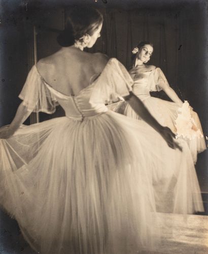 null Robert DOISNEAU (1912-1994, att. à)

Série sur un femme, une danseuse. 

Important...