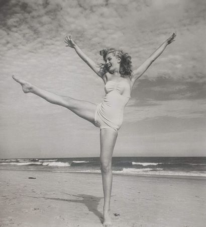 null Photographie. André de DIENES (1913-1985). Norma Jean (Marilyn Monroe). Circa...