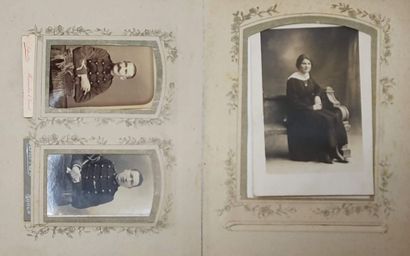 null Photographie. Circa 1900-1920. Album de famille composé d'une trentaine de cartes...
